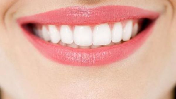 抽电子烟会使牙齿变黄吗？
